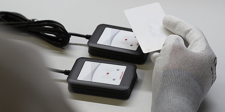 Testing of RFID reader with card